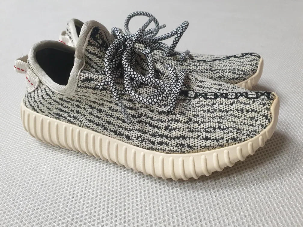 사이즈230 아디다스 이지부스트 350 V2