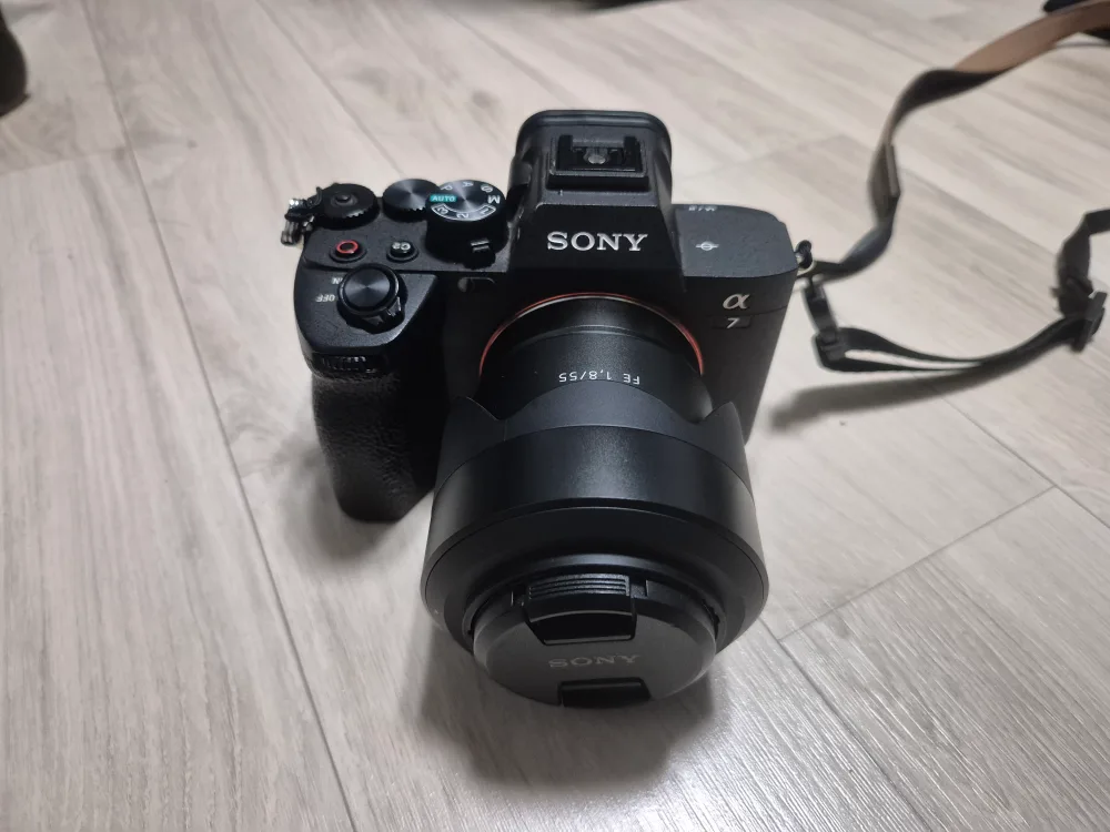 소니 A7M4 풀프레임 미러리스 + ZA FE 55mm F1.8 렌즈