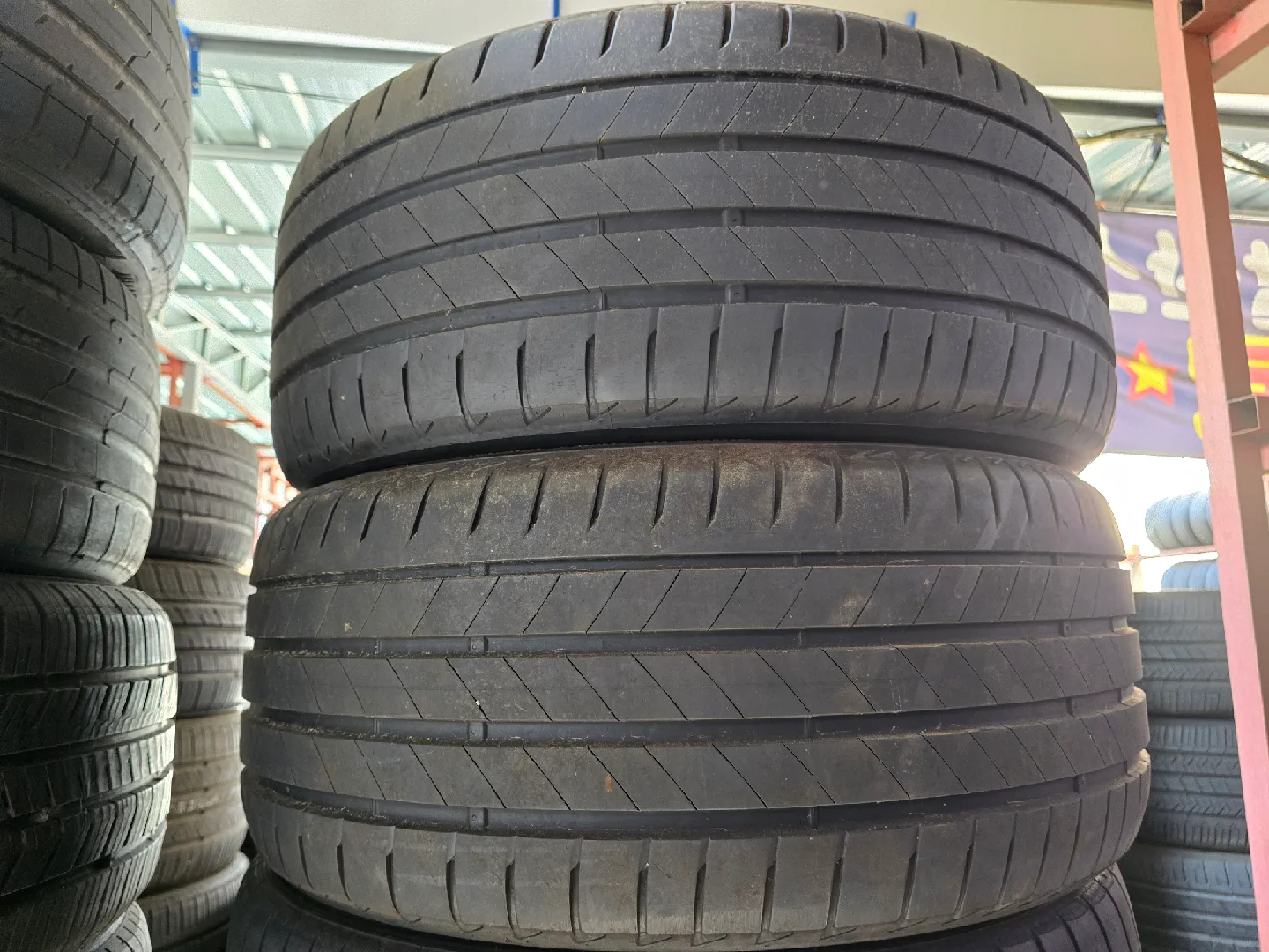 255 40 20 중고타이어