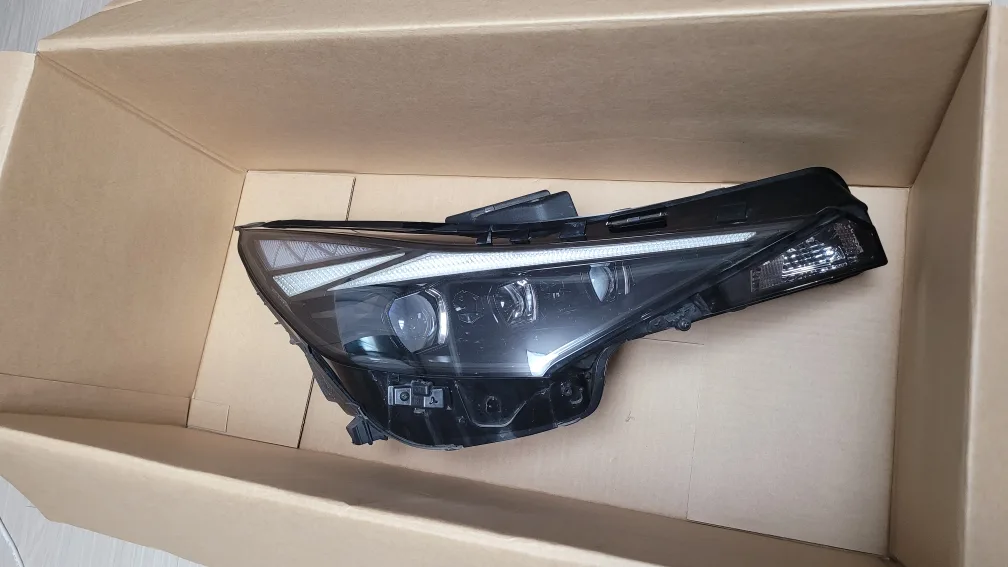 [중고판매] 아반떼 CN7 조수석 LED 헤드라이트 / 전조등