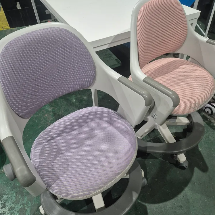 일룸 링고 아동용 의자 두개 나눔합니다