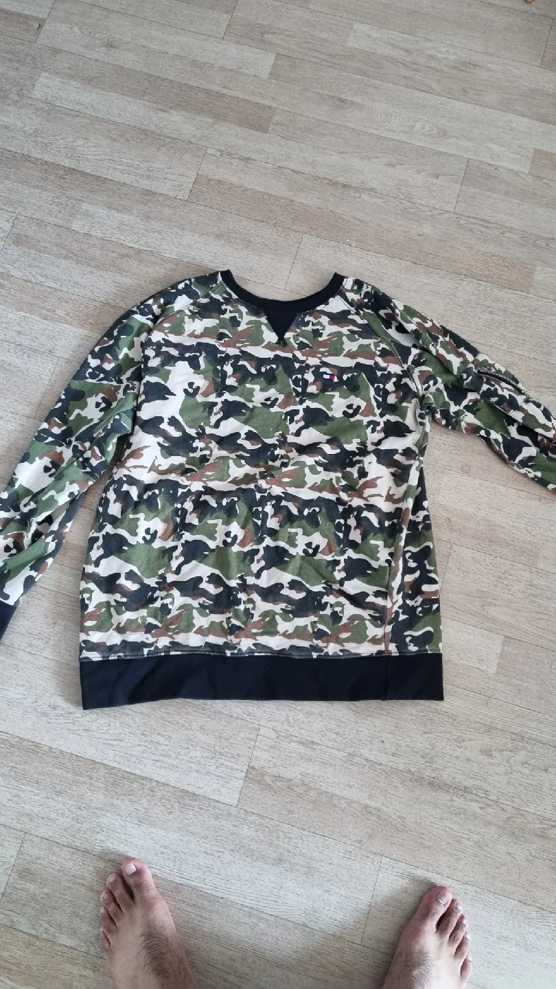 카모플라주 맨투맨 / Camo Sweatshirt