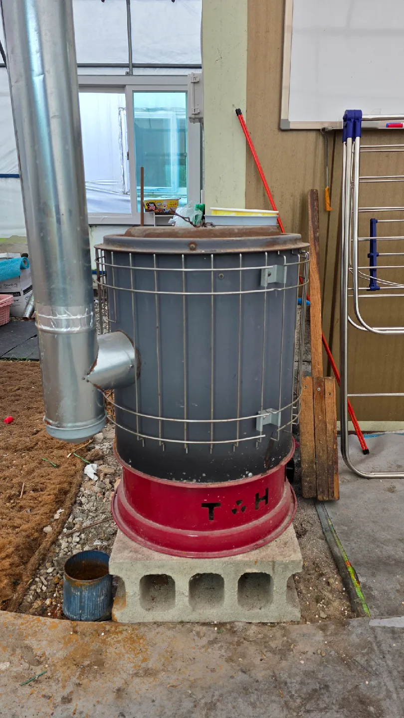 중고 연탄 난로. 연탄 새거.