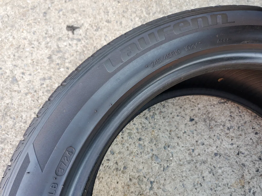 중고타이어 245/45R19 한대분