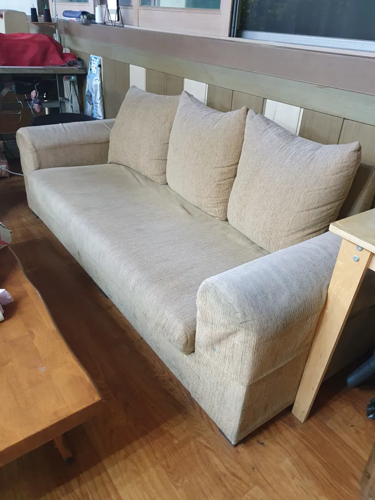 베이지색 중고 소파