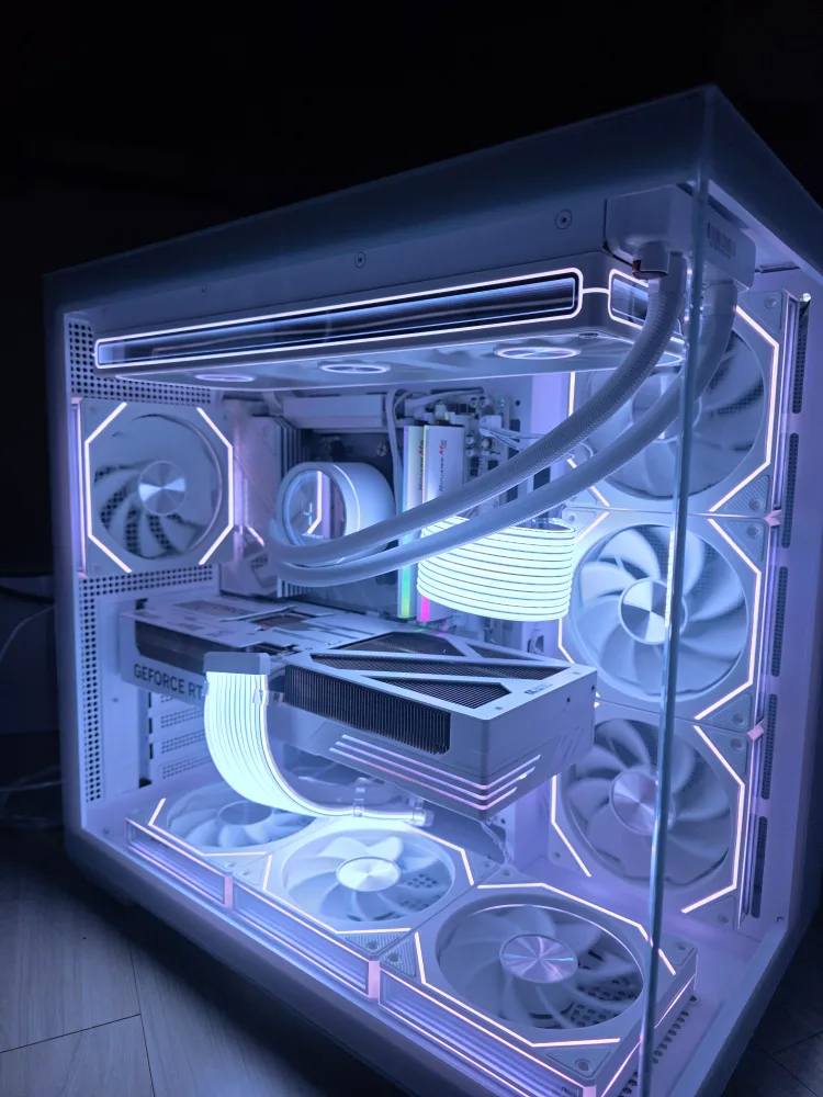 라이젠7 9800x3d 5070ti 컴퓨터 본체 팝니다