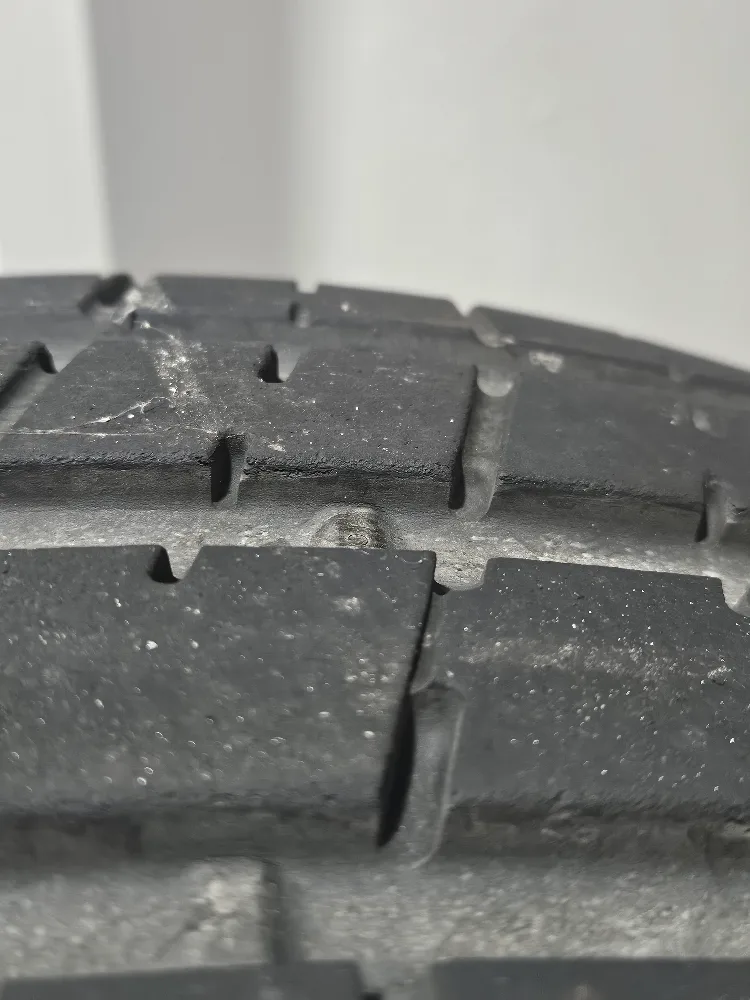 중고 타이어 피렐리 255 40 19 판매합니다