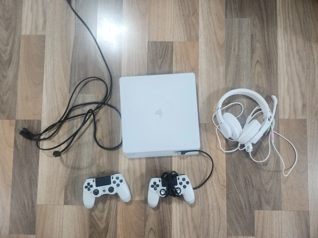 PS4 화이트 + 게임 CD