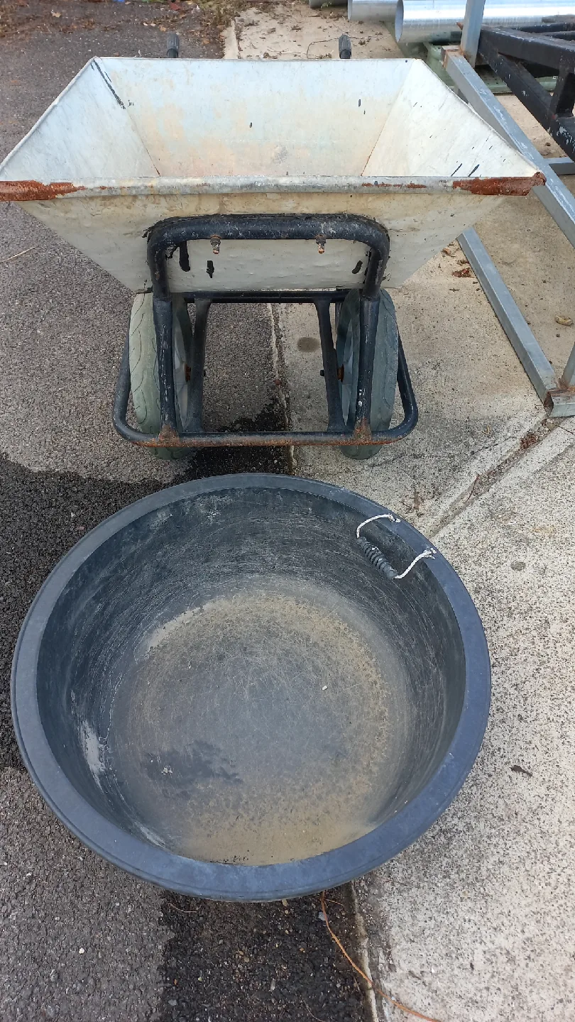 중고 수레와 고무다리이