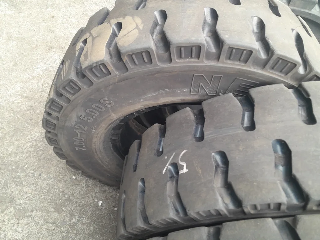 지게차 중고통타이어 6개팝니다.