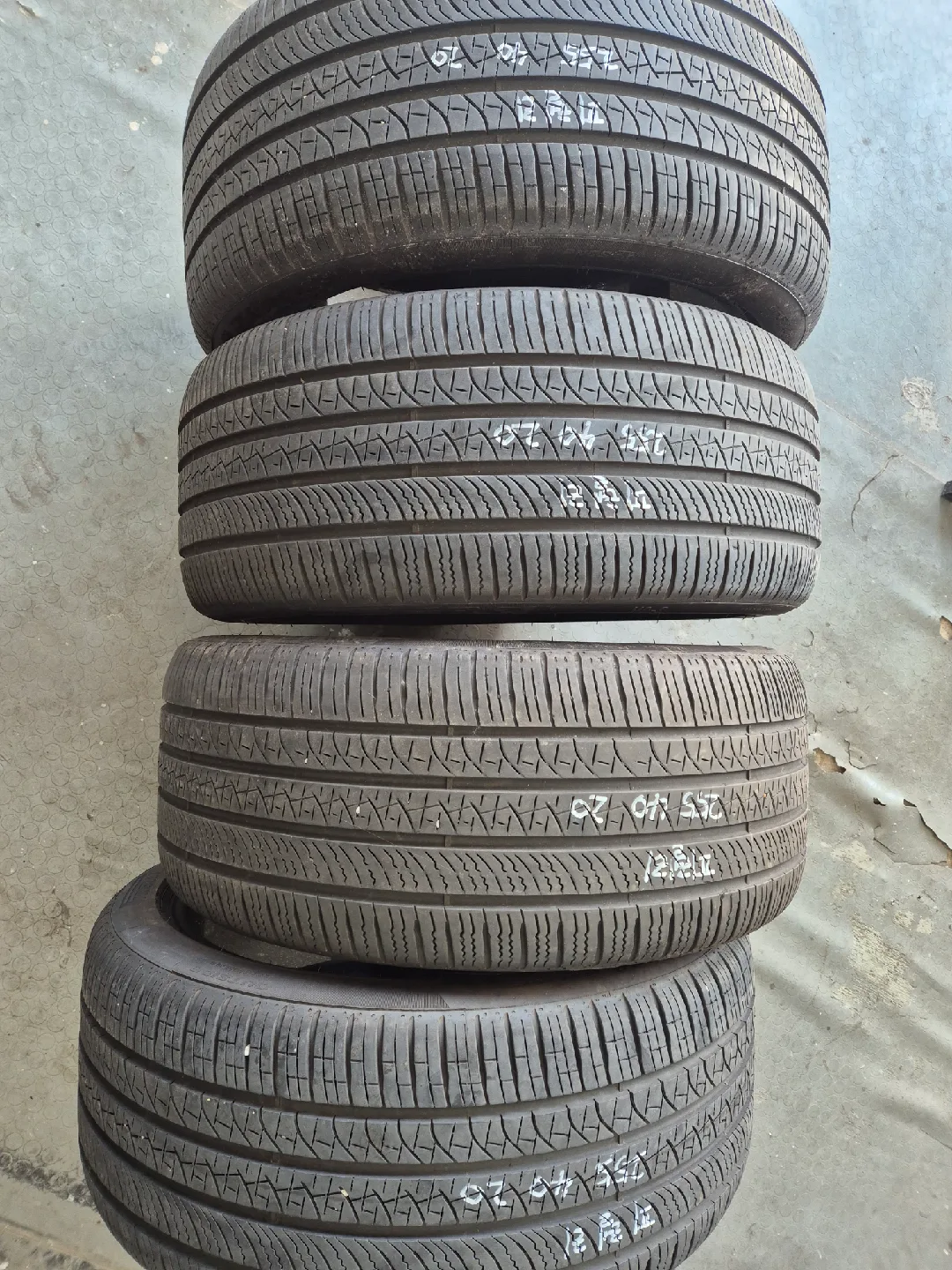 255/40 R20 중고 타이어 4개 피넬리올시즌