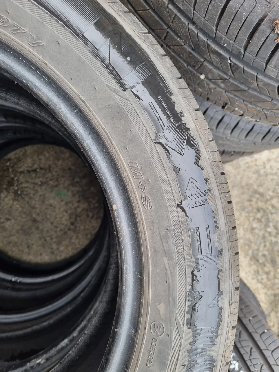 중고타이어 225/55R17 한대분