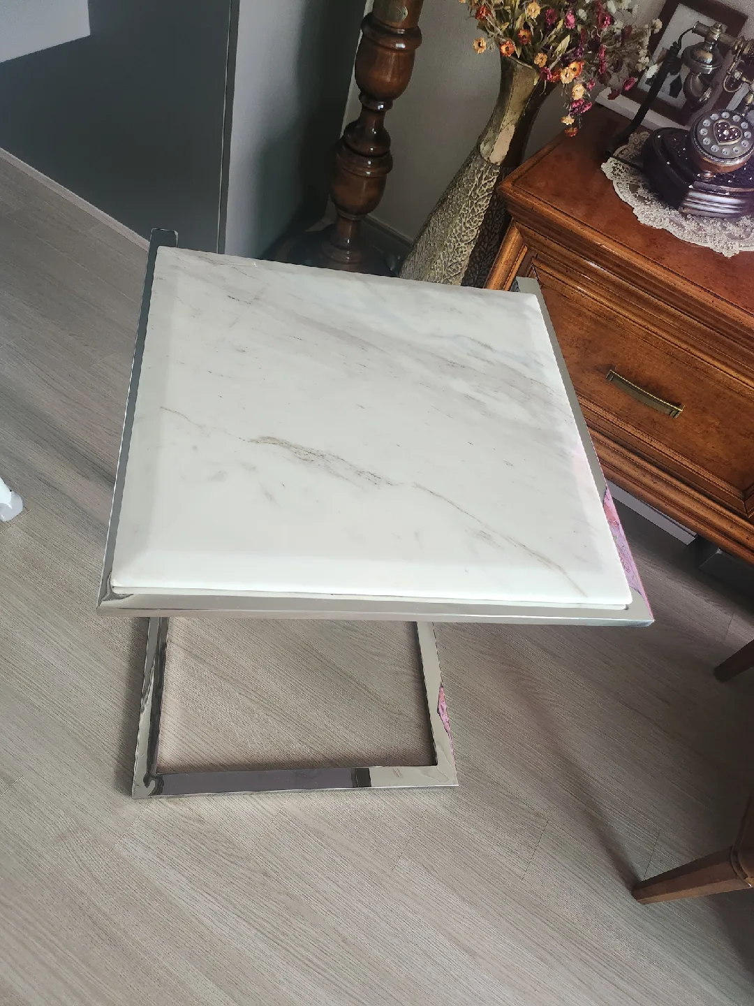 대리석 패턴 사이드 테이블