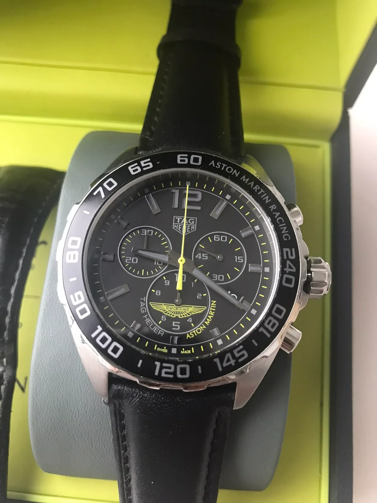 태그호이어 포뮬러1 크로노그래프 에스턴마틴 시계