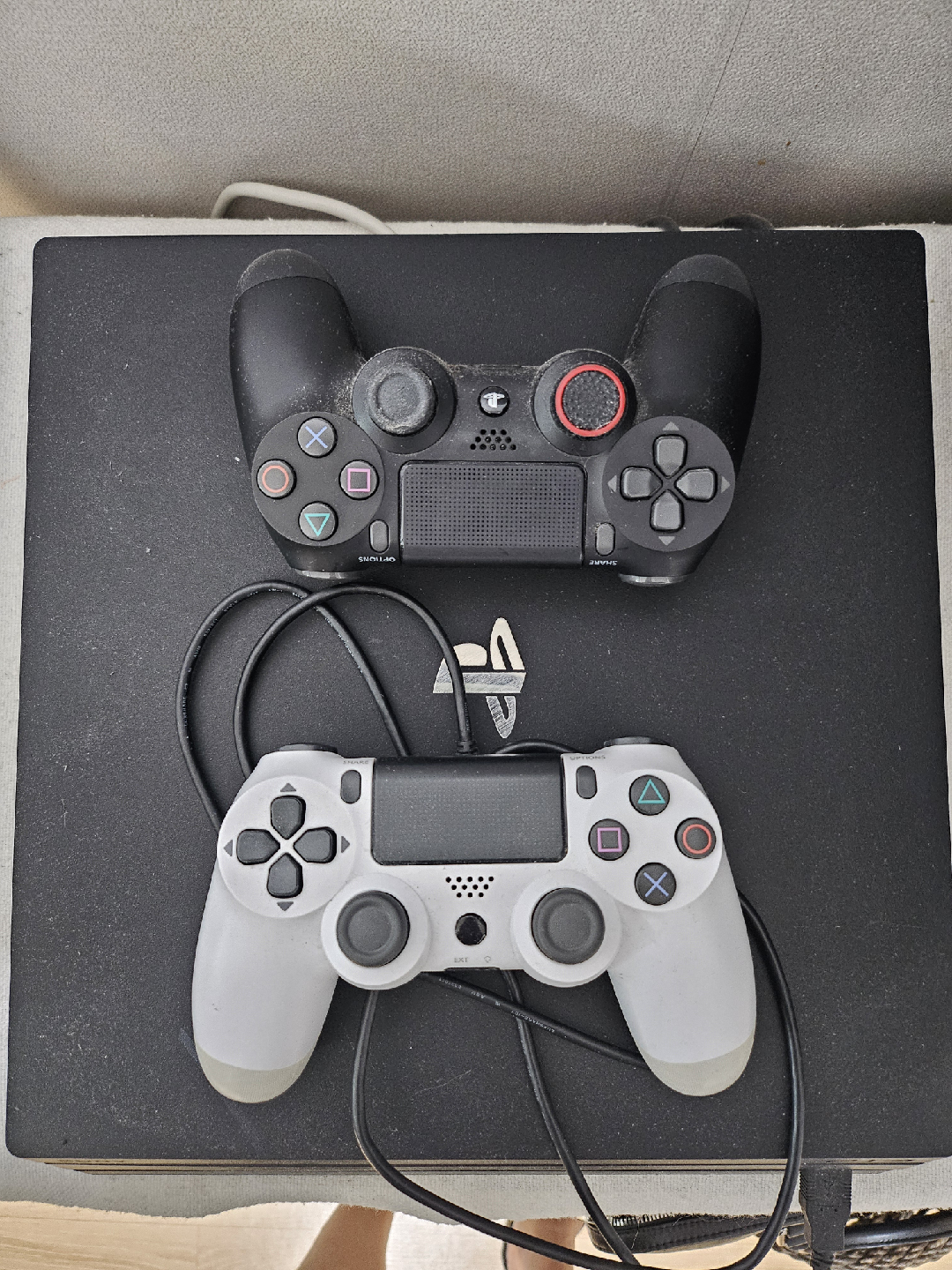 플스4 게임기 + 듀얼쇼크 2개