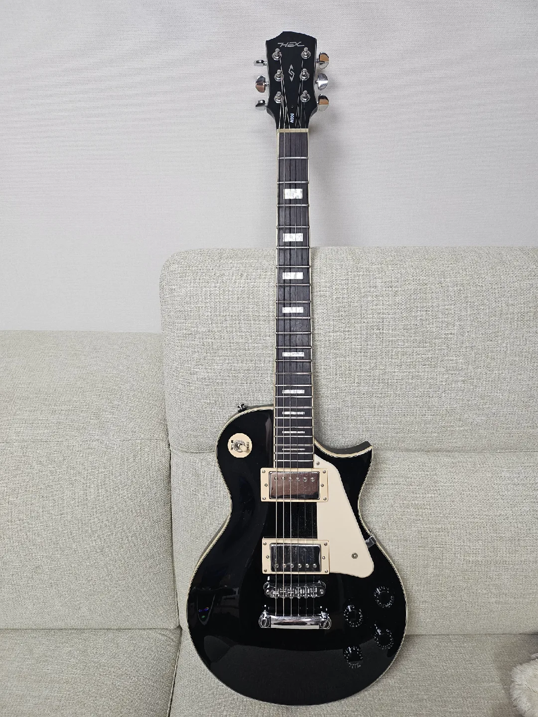 “헥스 HEX H300 중고 기타 – 사용감 조금, 연주 바로 가능”