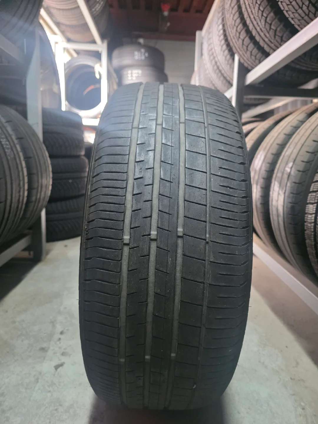 던롭 뷰로VE304 245/45R20 중고