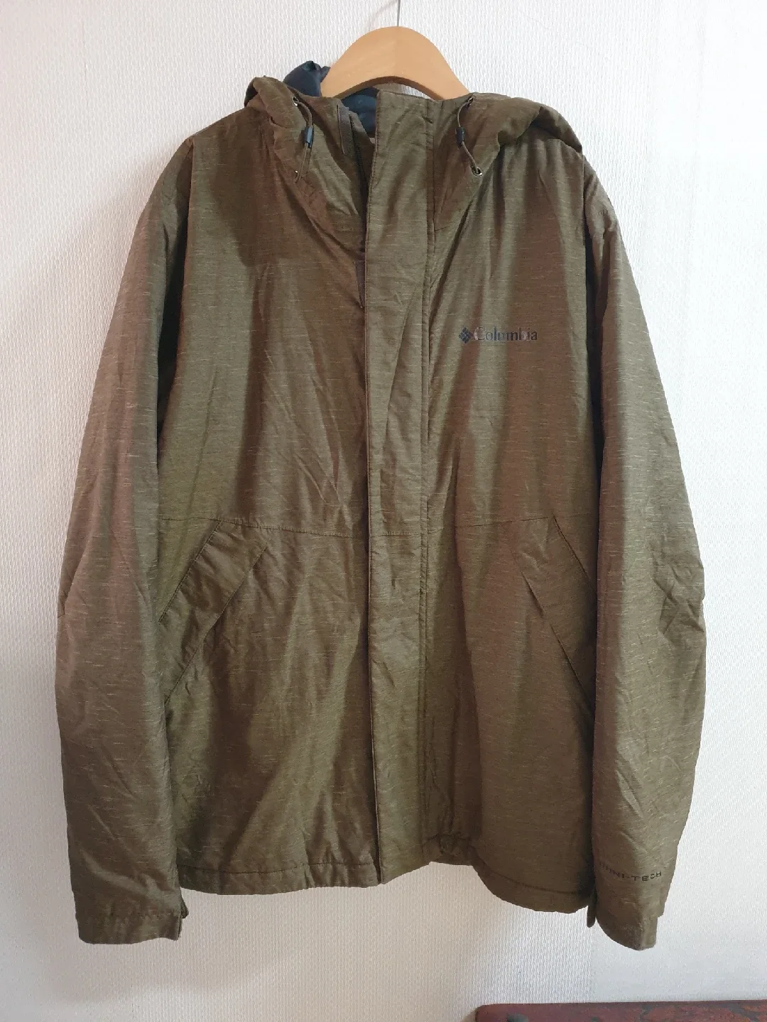 콜롬비아 남성 경량패딩 가볍고 보온성좋고 유행타지않는스타일  남성100사이즈  총기장73