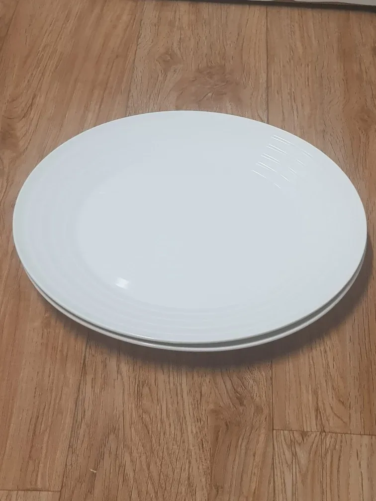 Eternel 흰색 원형 접시 23cm 2개 중고