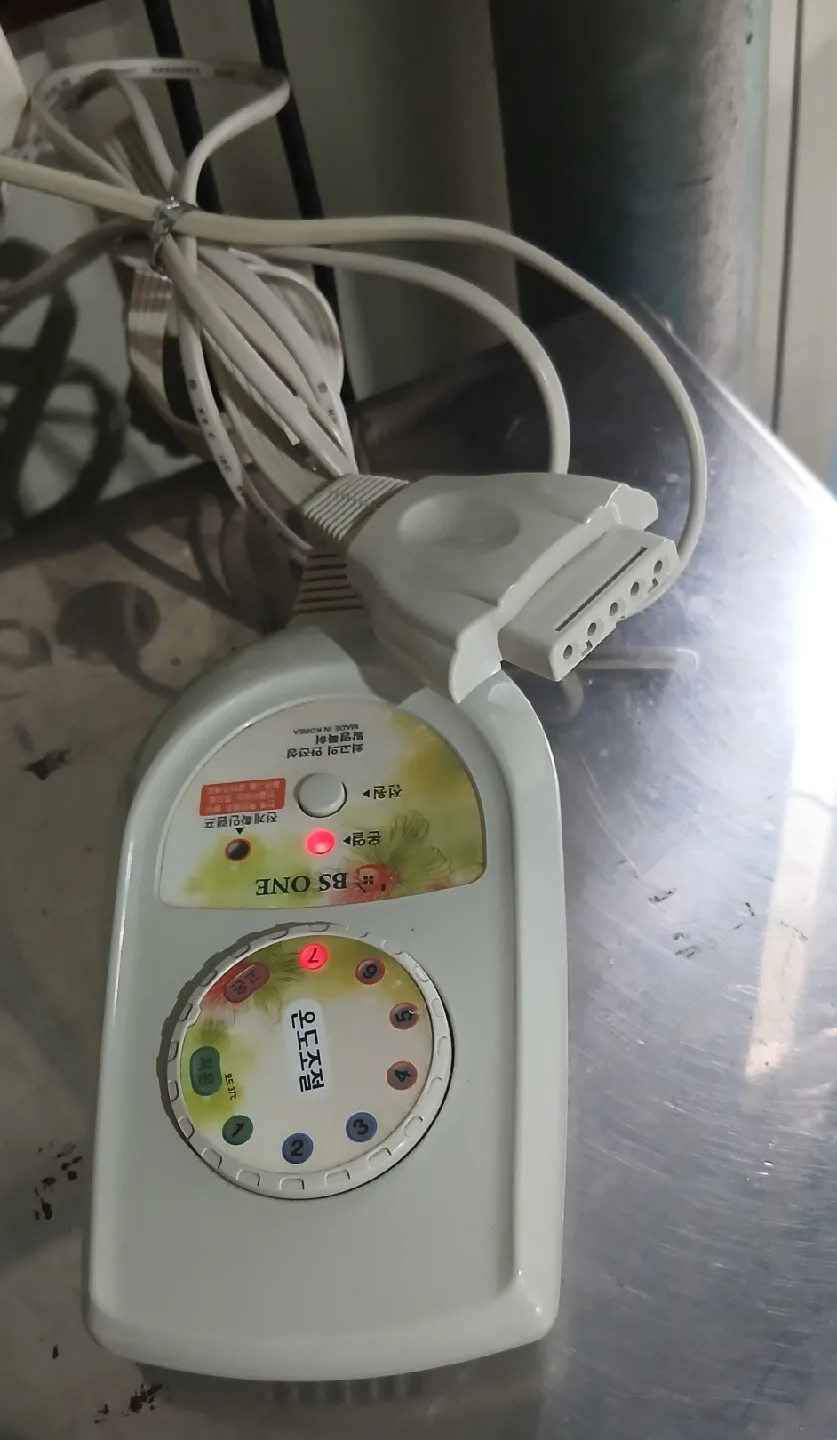 BS ONE 전기매트 조절기 5구 정상작동되어요 모델맞는지확인하시고가져가세요 5구라고다맞지않습니다