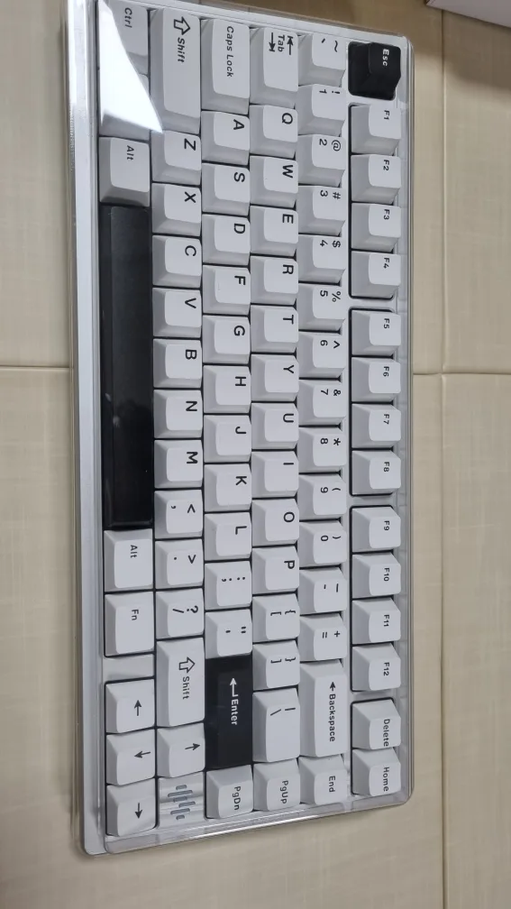 PMO Wave75 기계식 키보드(레서판다축) 화이트 중고거래 하실분