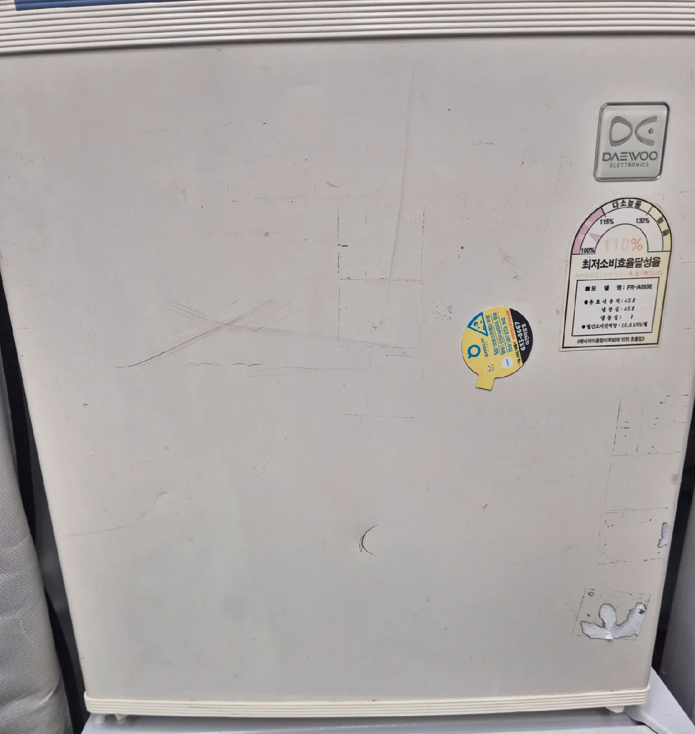 대우 소형 냉장고 FR-A090R