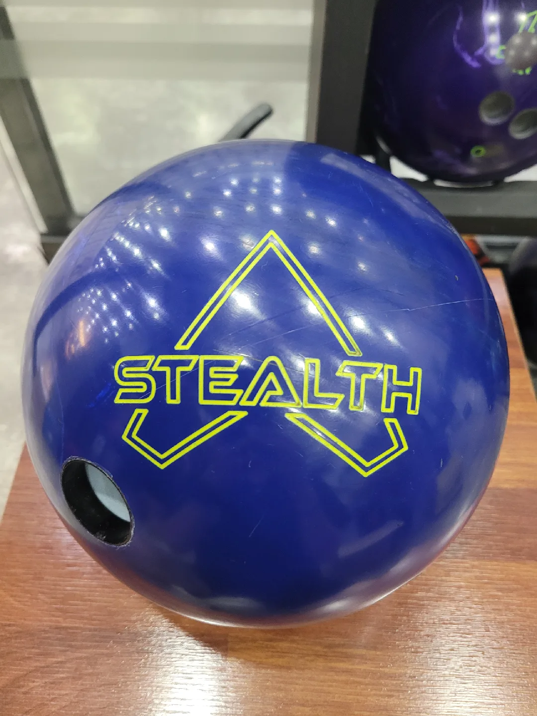 중고 스텔스 볼링공 15파운드 입니다