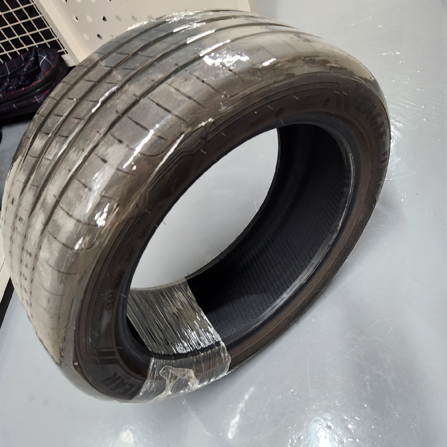 벤츠 굿이어 EAGLE 245/45R18 타이어