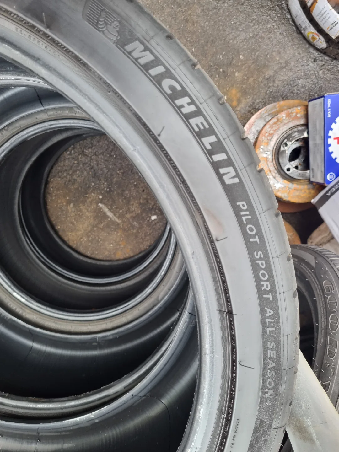 중고타이어 미쉐린 265/35R21 2짝