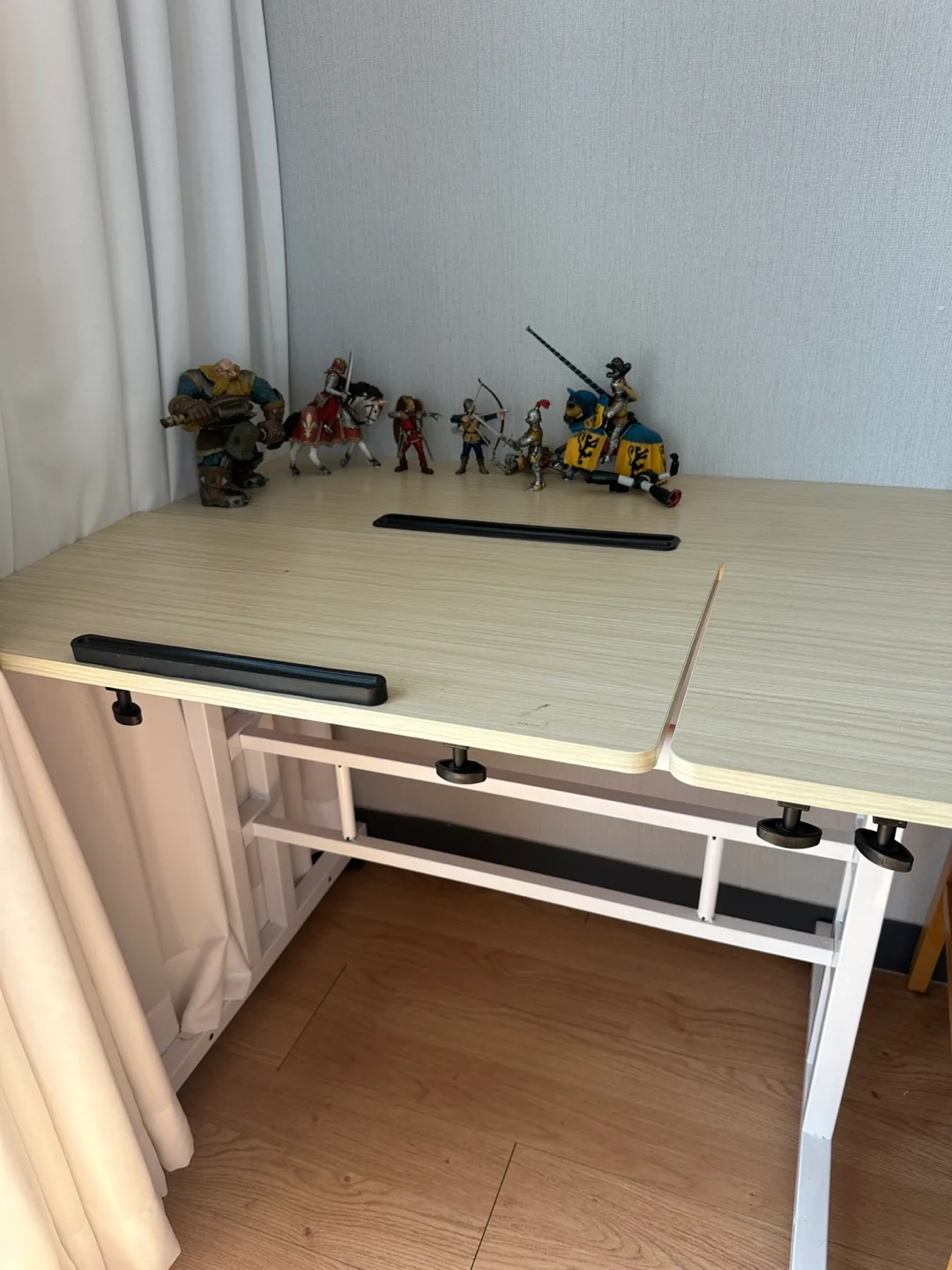 높이 조절 책상