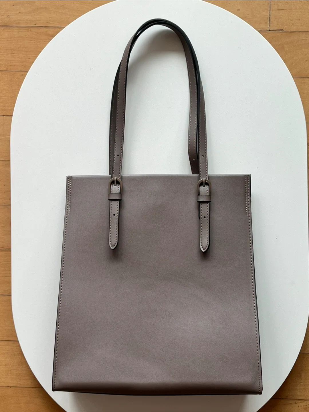 각잡힌 모던한 가방 (중고)