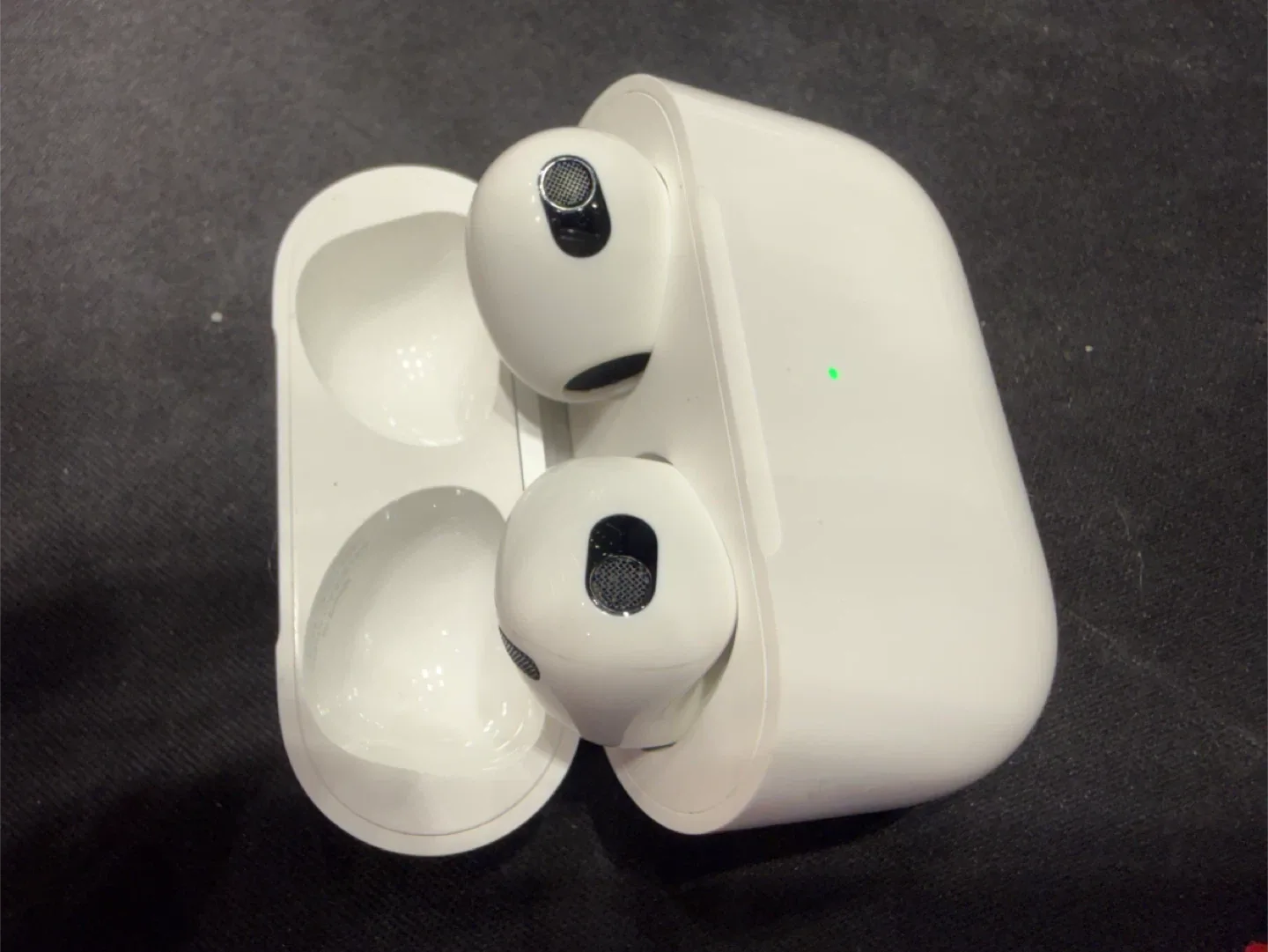 애플정품 / 에어팟3 일반모델 팝니다.