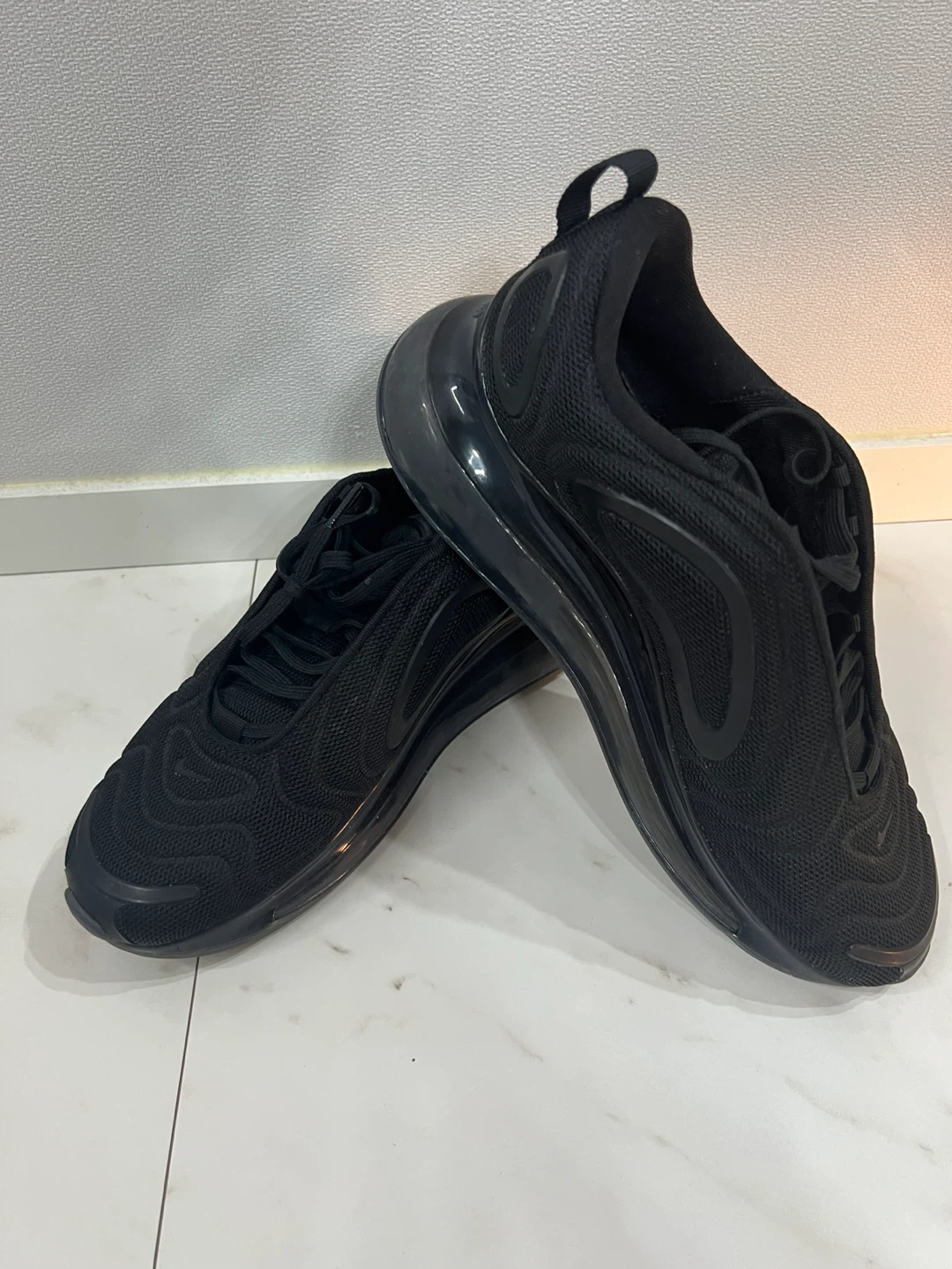 나이키 에어맥스 720 트리플블랙 265 팝니다