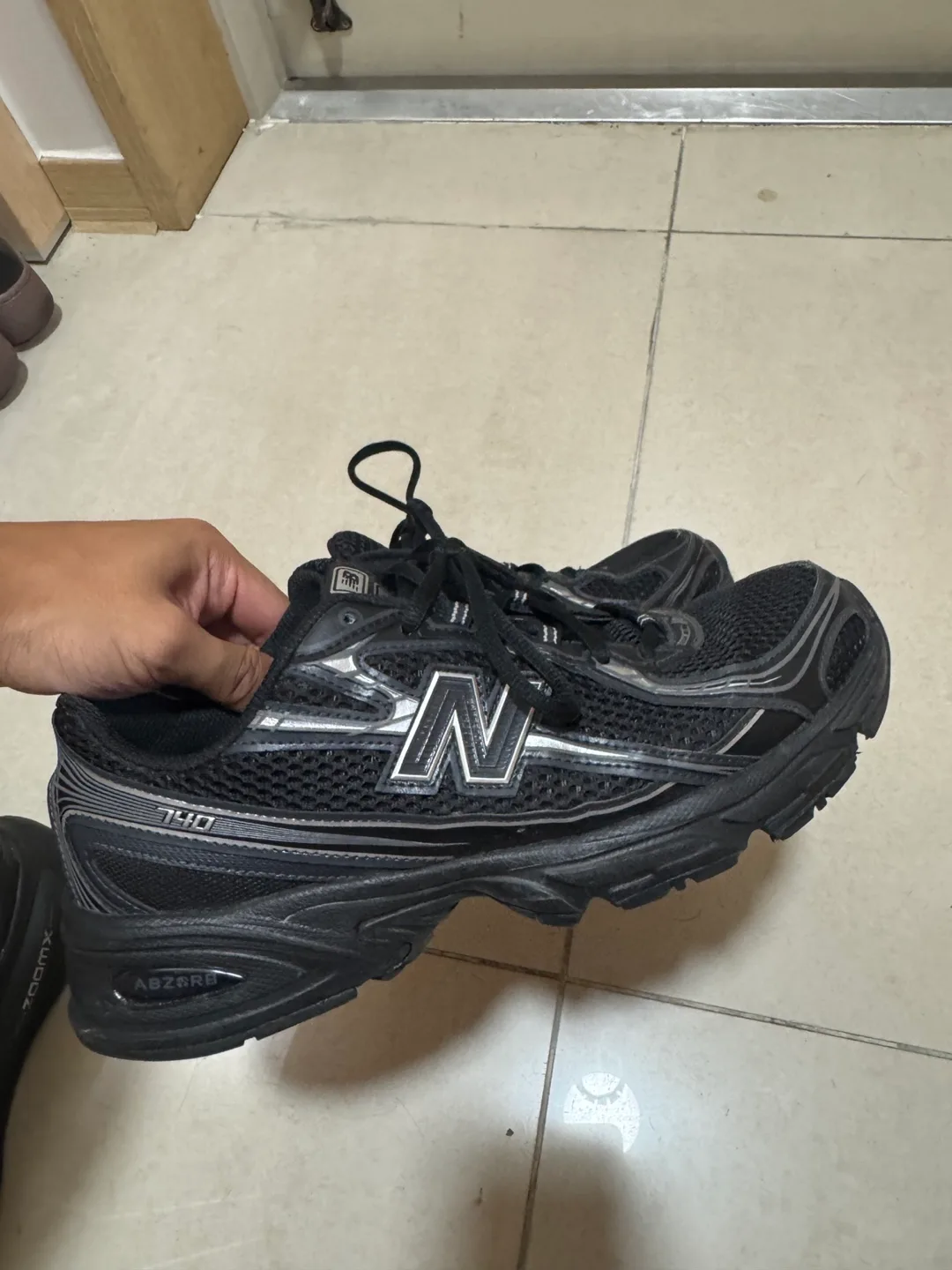 뉴발란스 740 블랙실버 운동화