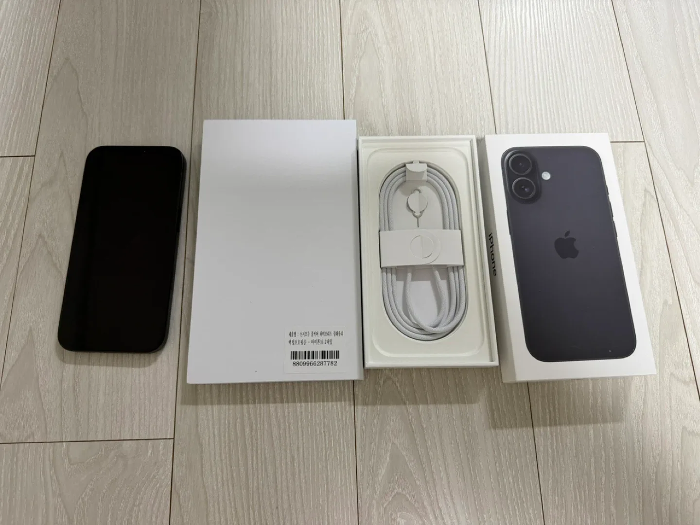 아이폰16 256g / 블랙 / S급 / 배터리 성능 100%/ 풀박스 / 케이블 미사용