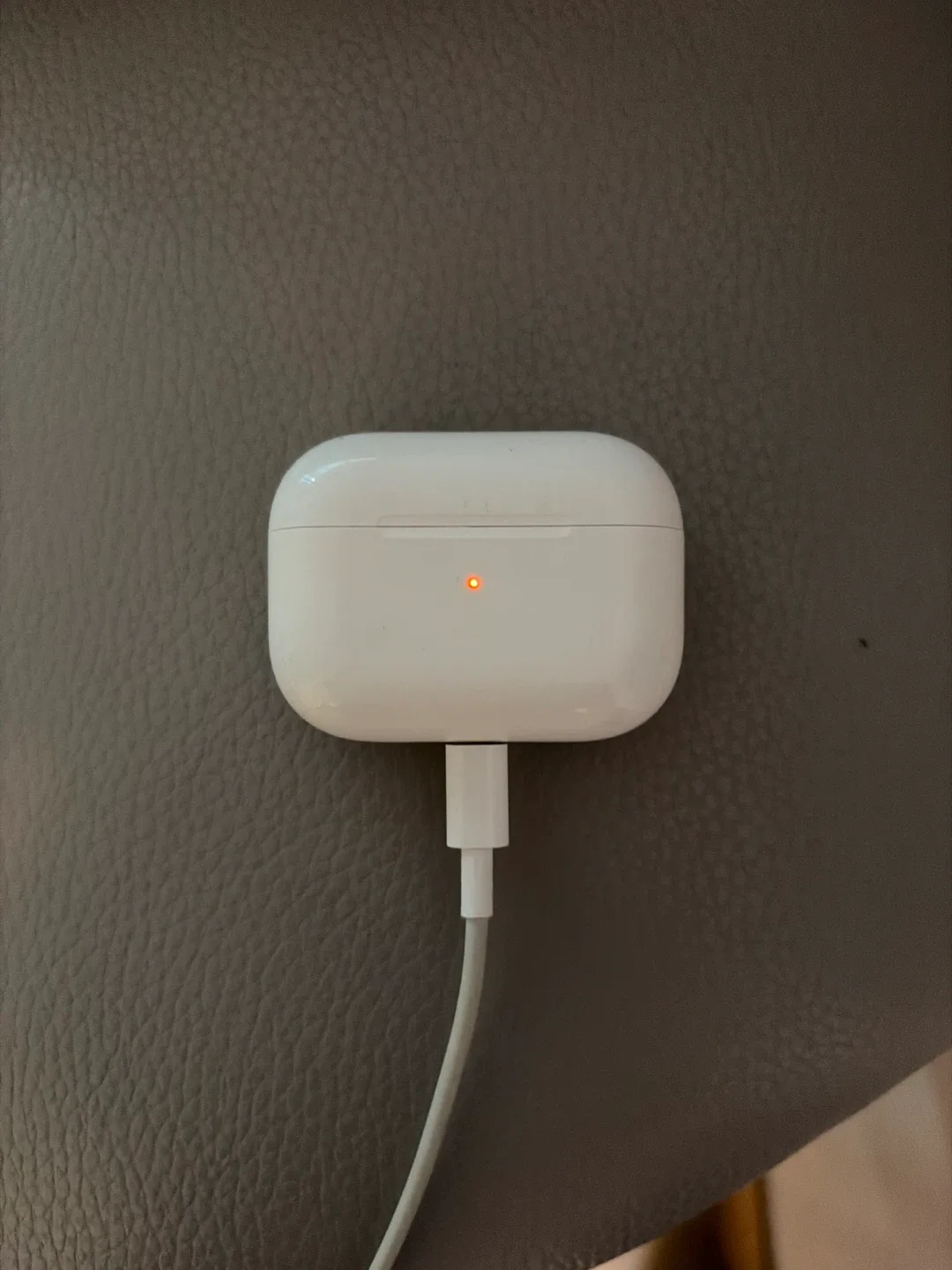 에어팟 프로 1 (라이트닝 충전)  중고 팝니다.