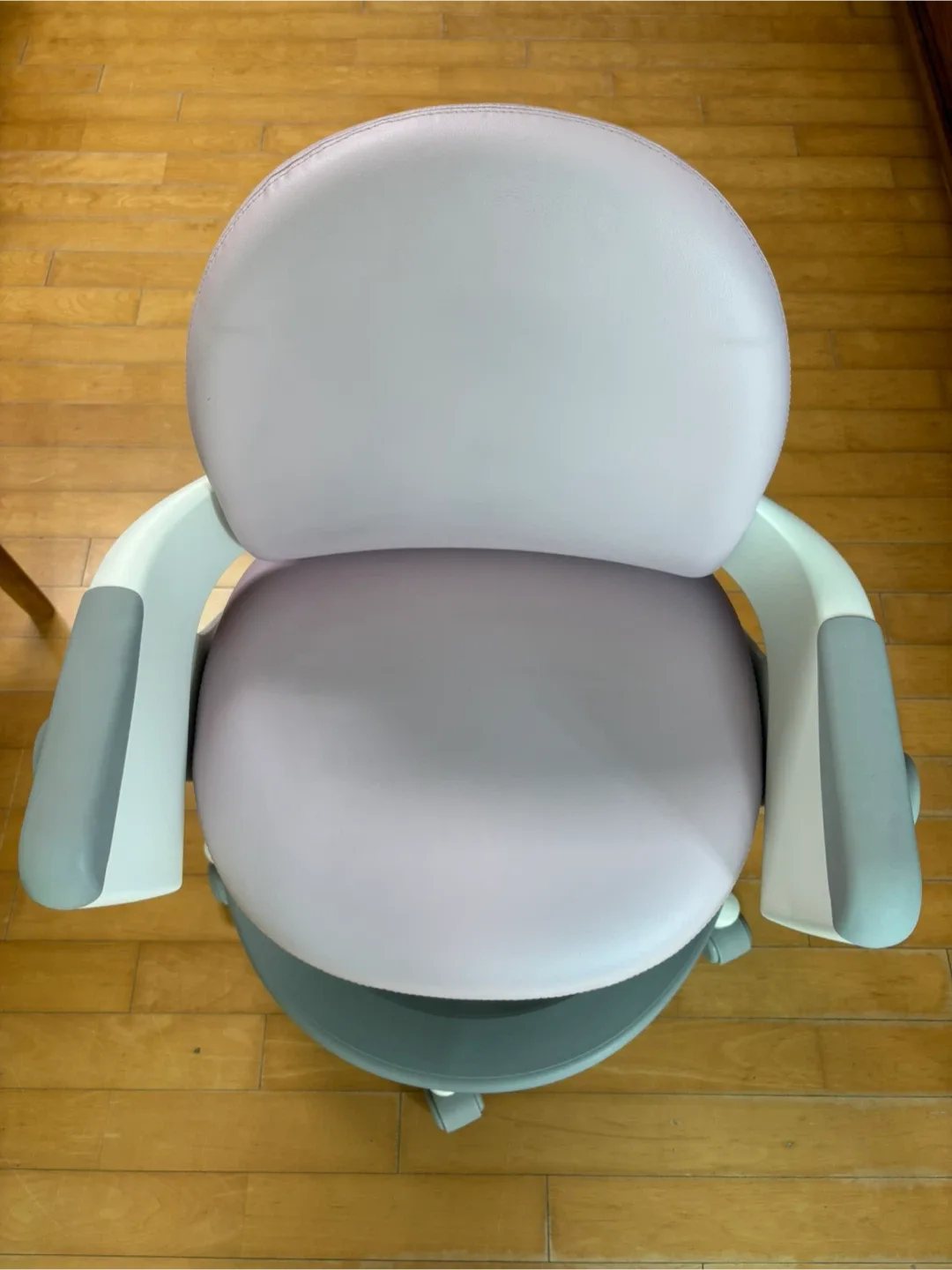 일룸 링고아이 의자(인조가죽) 중고 판매합니다