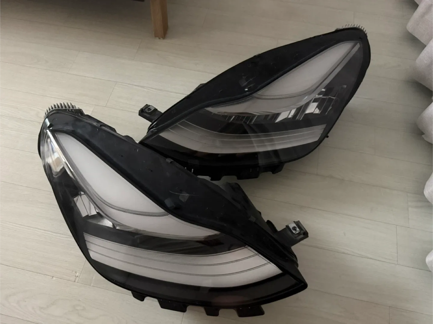 테슬라 모델3 헤드라이트 양쪽