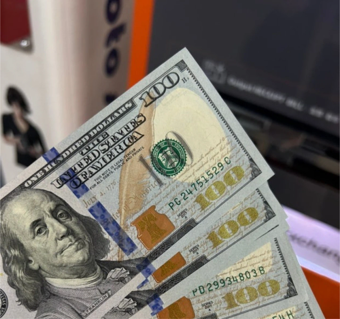 미국 100달러 지폐 300달러