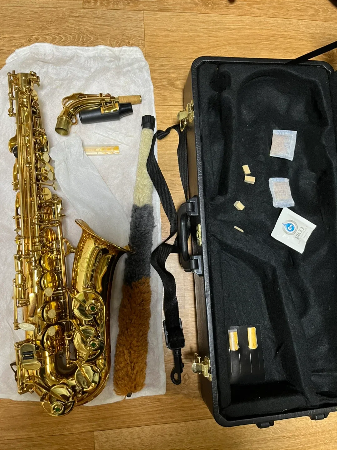 색소폰 풀세트 (케이스 포함)
