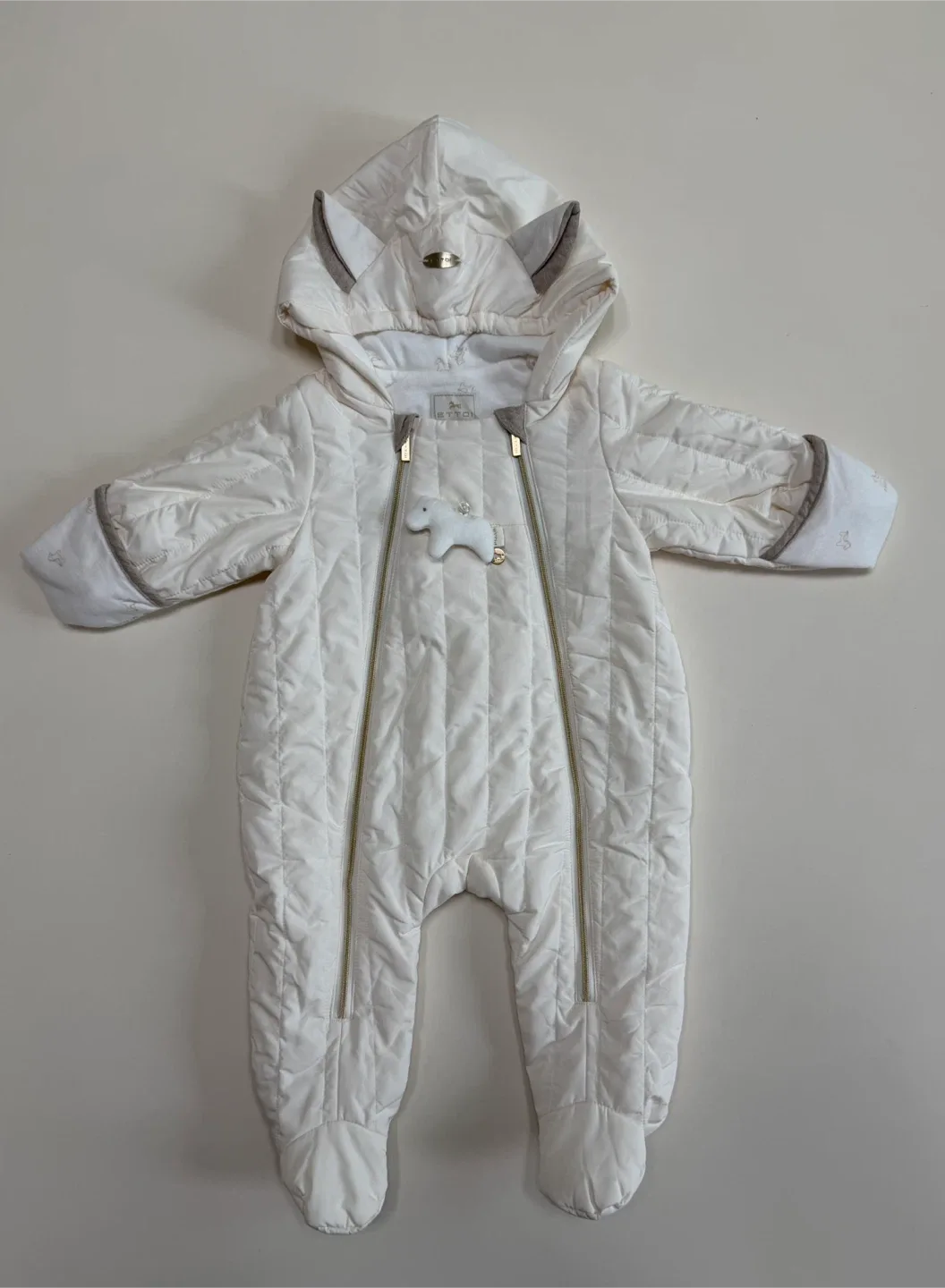 에뜨와 패딩 우주복