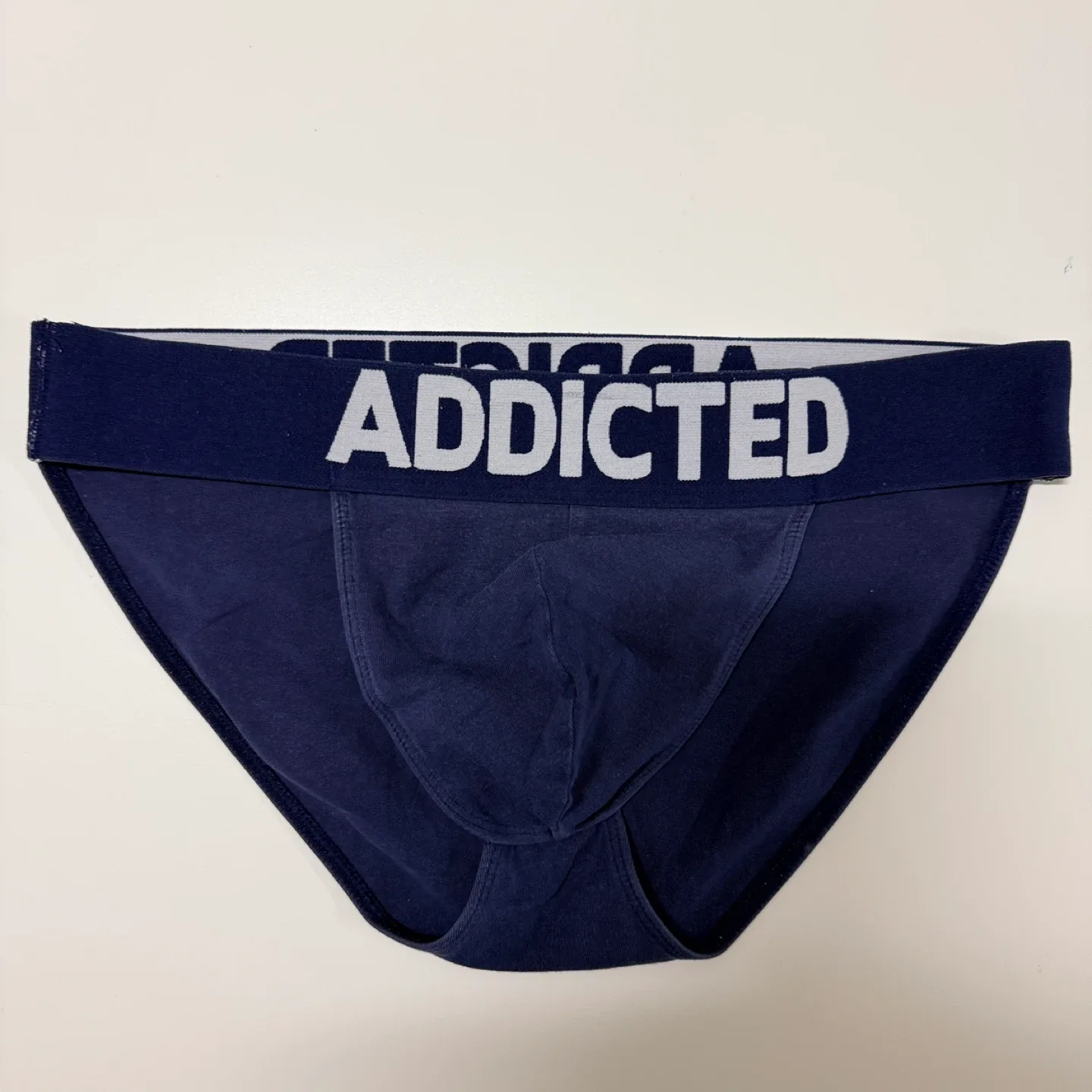 ADDICTED 삼각 S-M사이즈 중고