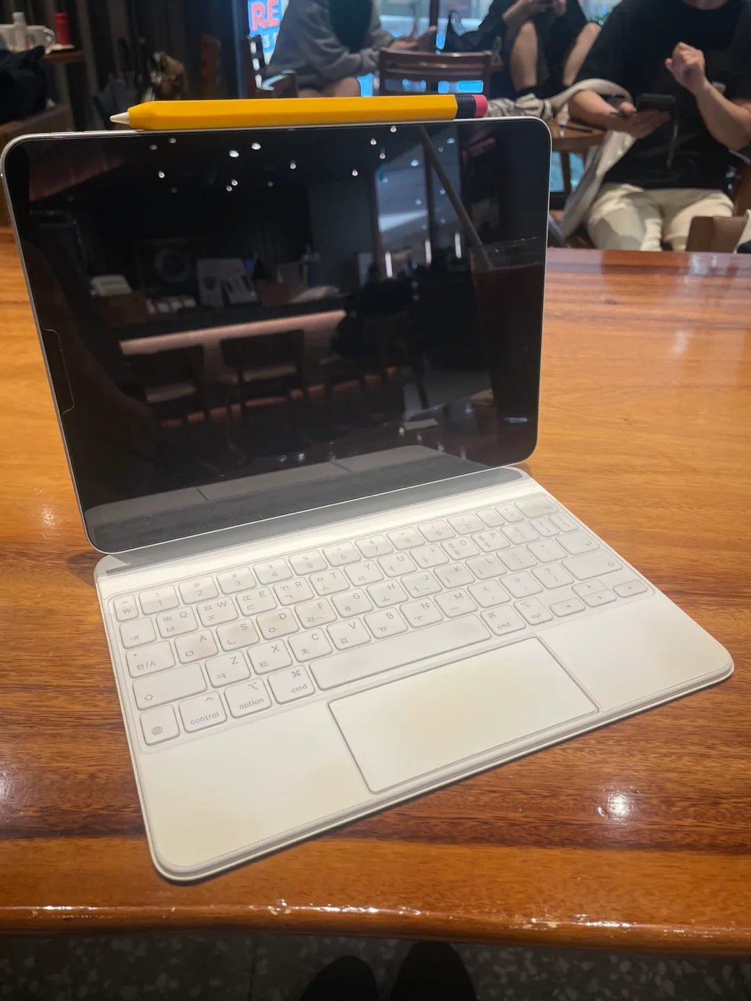 아이패드 프로 11 5세대 M1 256GB(실버) + 매직키보드(화이트) + 애플캔슬