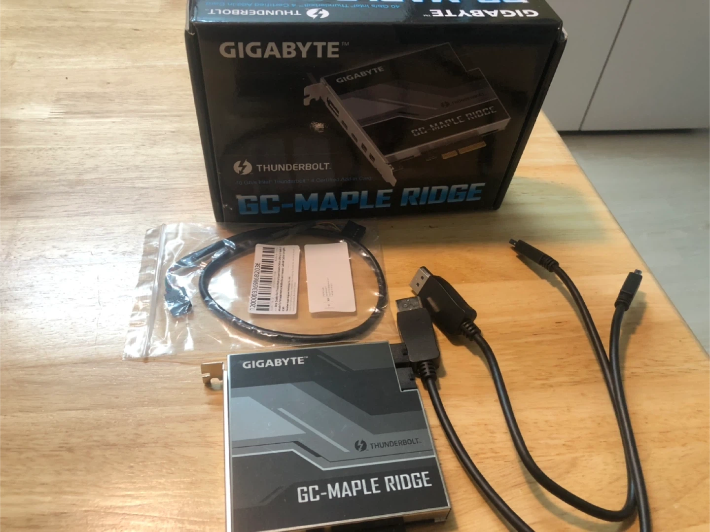 GIGABYTE GC-MAPLE BRIDGE 1.0 - Zwarte NVMe Bridge, Duurzaam, Voor Specifieke Moederborden, GIGABYTE Accessoire 2 miniatura