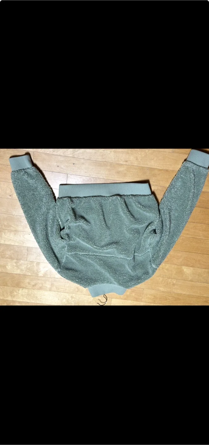 다양한 중고 의류 및 백팩