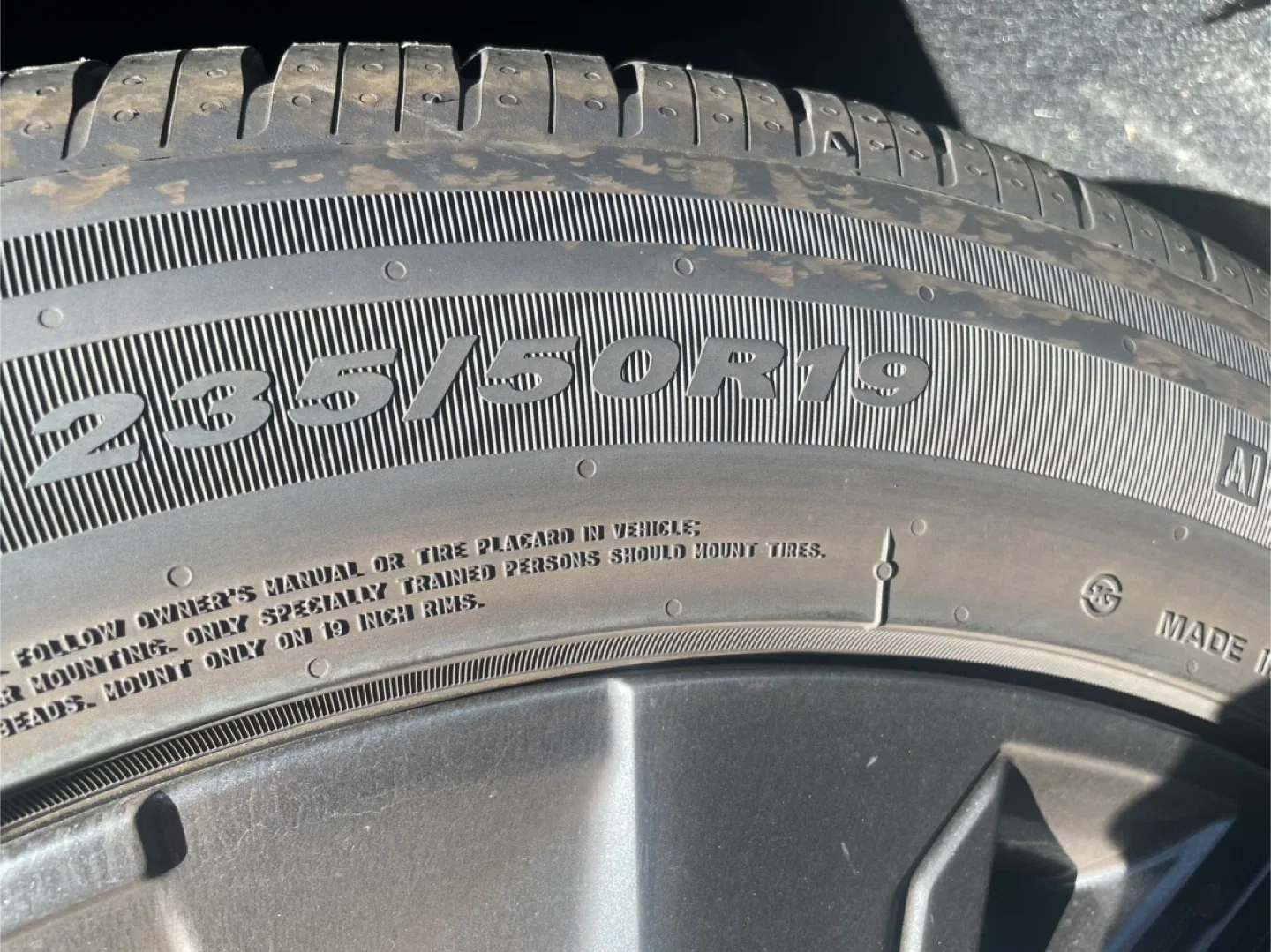 (1500km사용/4계절용)넥센 로디안 중고타이어 판매 235 50 19인치 4짝