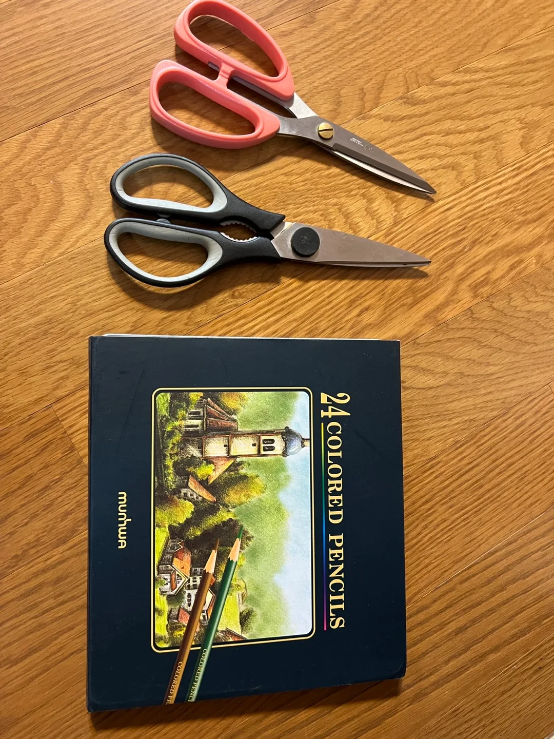 (미개봉) 24색 색연필과 중고 가위 2점 일괄판매