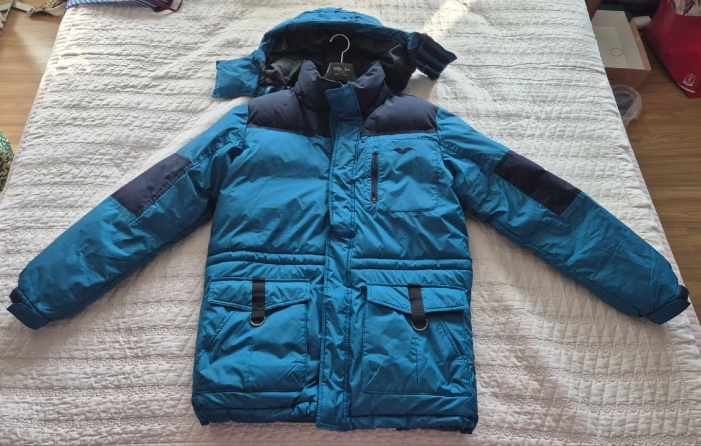 [아레나 겨울 패딩 (중고 - 상태 양호)]