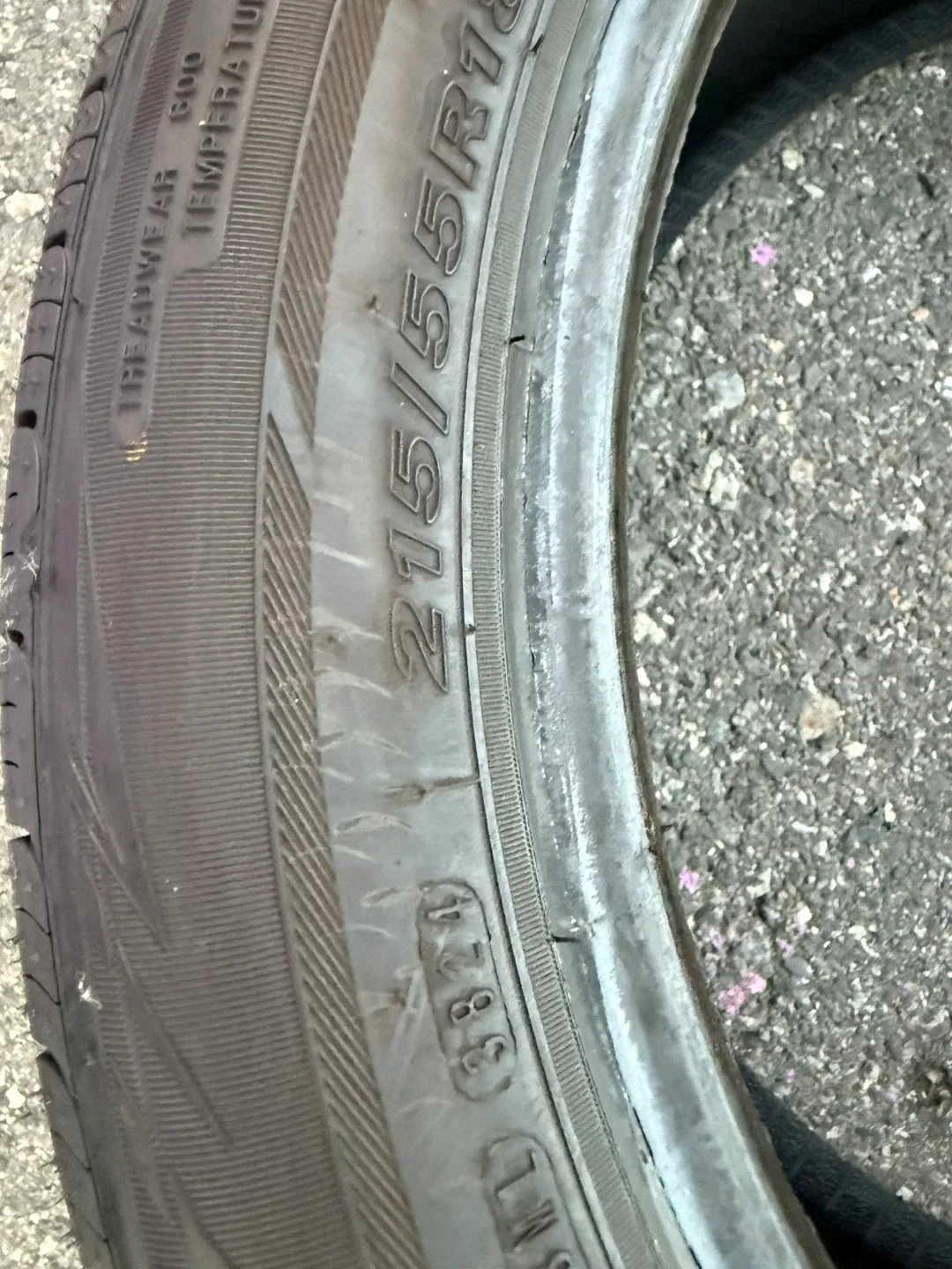 중고타이어 215 55 18 3본팝니다..