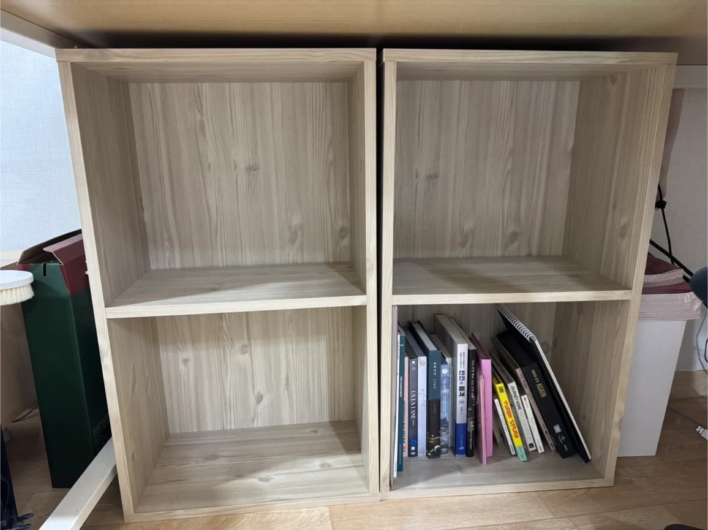 원목 2칸짜리 책장 2개